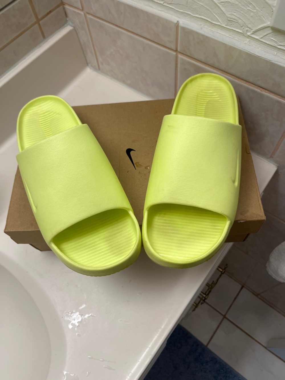 Nike Calm Neon fly Yellow Slide - Picture 5 of 5